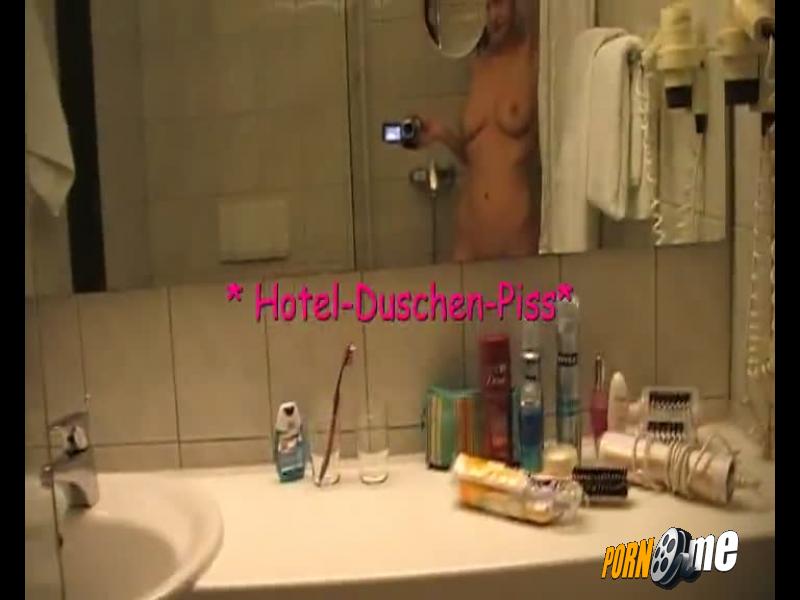 * Hotel - Duschen - Piss *