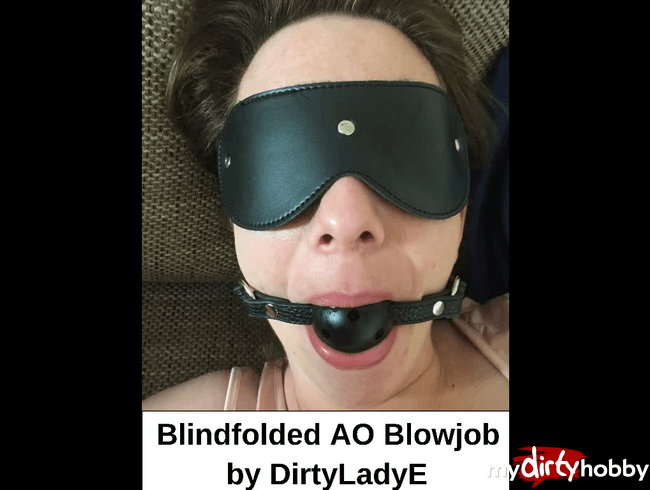 Blindfolded AO-Blowjob