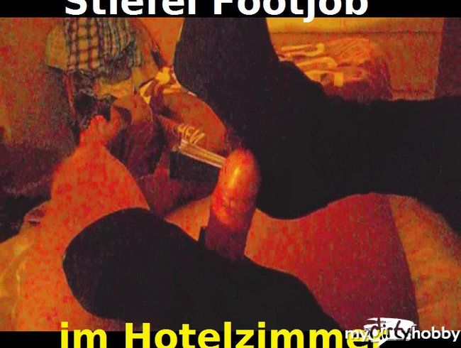 Stiefel Footjob im Hotel