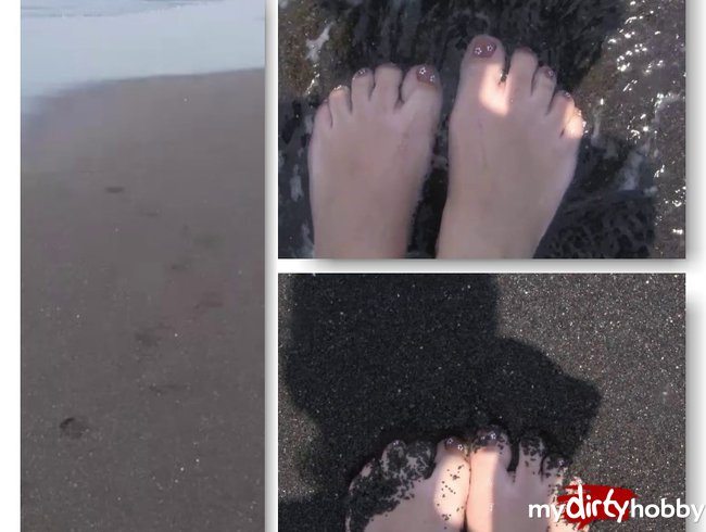 Naked feet at the beach