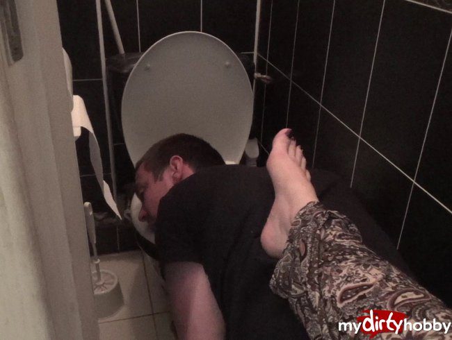 Blackmailing friend and make him lick the toilet