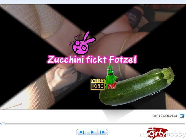 Zucchini fickt Fotze Tief gefickt!