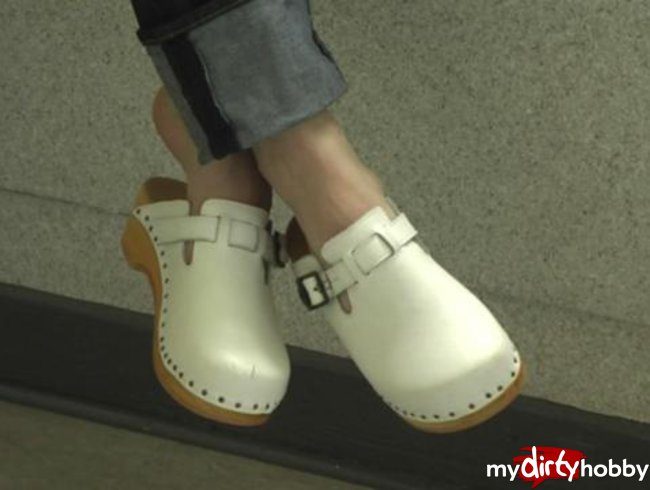 weisse Clogs
