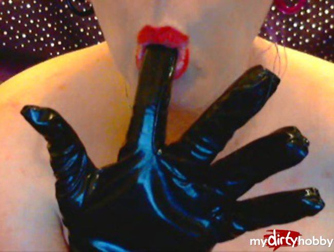 Naked BBW shows off Glove collection