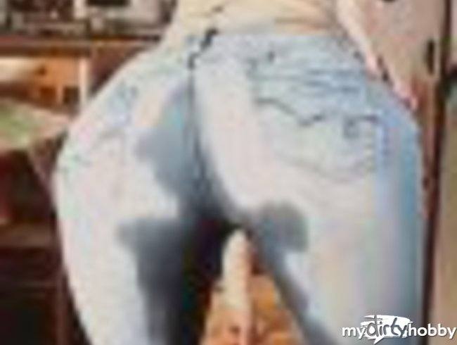 jeans piss