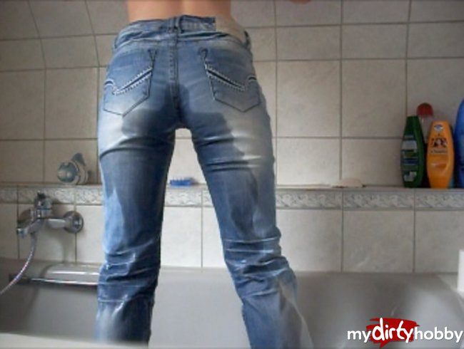 Pipi in die Jeans