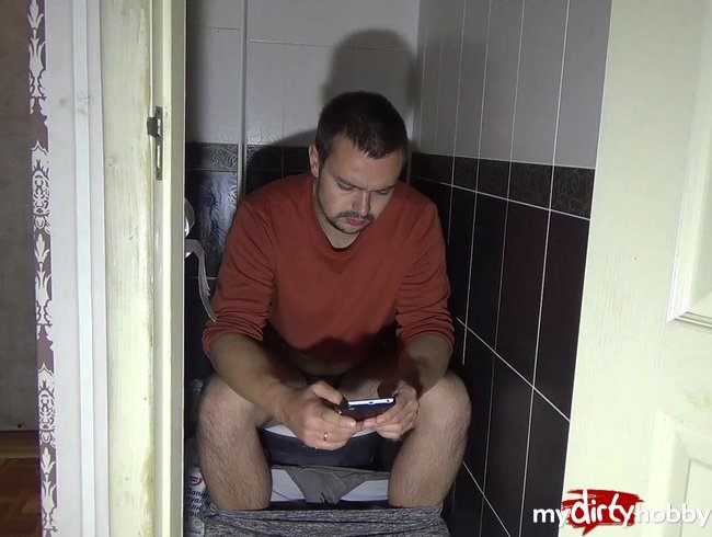 Alex farting loud and continuously on the toilet (spy cam)!
