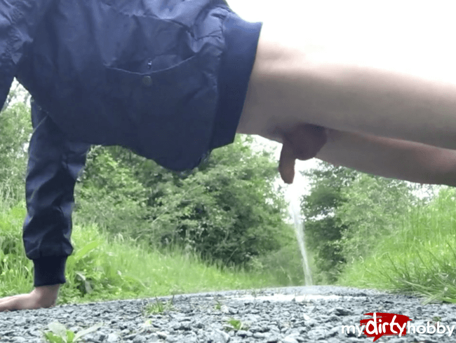 THERE ARE DIFFERENT WAYS TO PISS - I LOVE TO PISS IN PUBLIC
