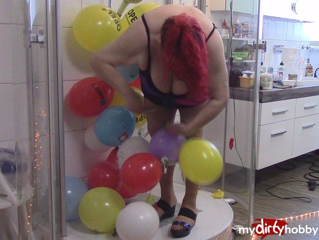 Ballonpop in der Dusche, mit Rasierer und Füssen !