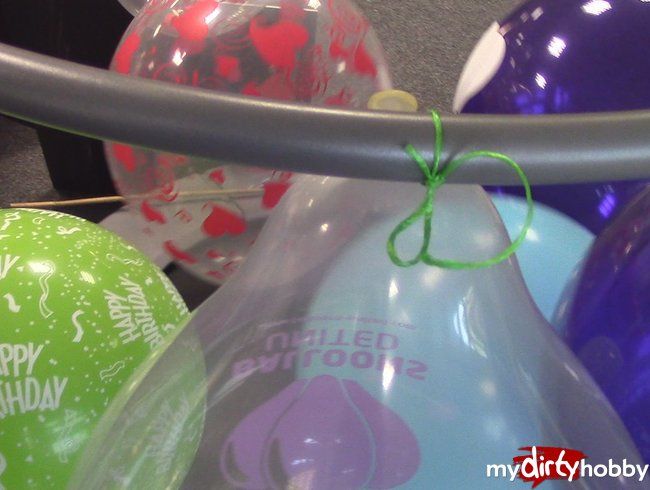 Balloons tanzen auf dem Trampolin.NON-POP!!