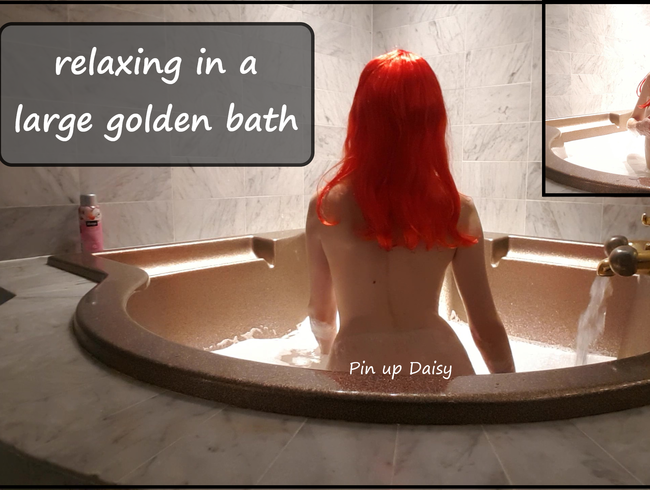 Entspannen in einem großen goldenen Bad!